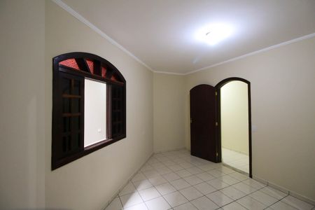 Casa para alugar com 200m², 3 quartos e 3 vagas Casa para alugar com 200m², 3 quartos e 3 vagasQuarto