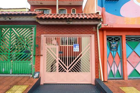 Casa para alugar com 200m², 3 quartos e 3 vagas Casa para alugar com 200m², 3 quartos e 3 vagasFachada