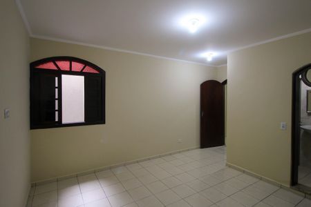 Casa para alugar com 200m², 3 quartos e 3 vagas Casa para alugar com 200m², 3 quartos e 3 vagasSuíte