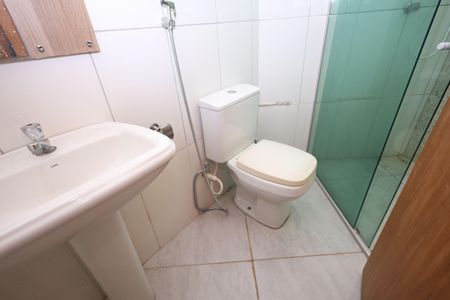 Banheiro do Quarto 1 de casa de condomínio para alugar com 1 quarto, 70m² em Setor Bueno, Goiânia