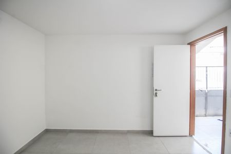 Sala de casa para alugar com 2 quartos, 77m² em Chatuba, Mesquita