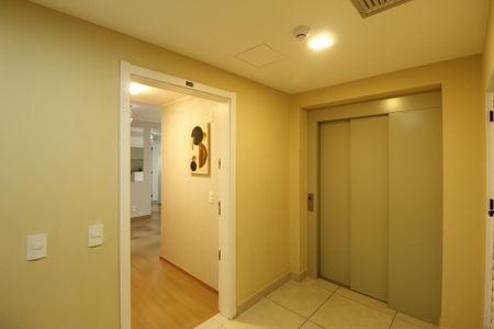 Apartamento à venda com 74m², 3 quartos e 2 vagasCorredor