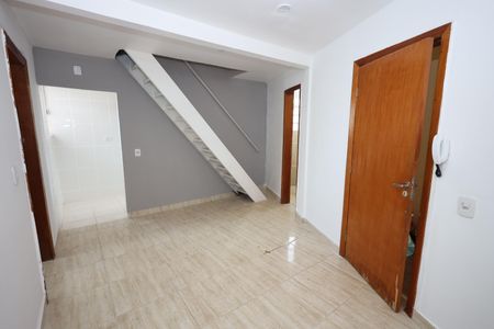 Sala de casa de condomínio para alugar com 4 quartos, 90m² em Setor Bueno, Goiânia