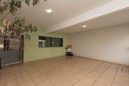 Casa à venda com 310m², 5 quartos e 3 vagas Casa à venda com 310m², 5 quartos e 3 vagasGaragem