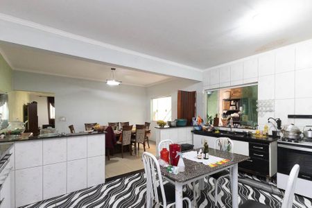 Casa à venda com 310m², 5 quartos e 3 vagas Casa à venda com 310m², 5 quartos e 3 vagasCopa / Cozinha