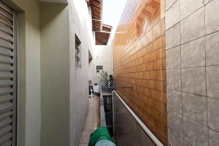 Casa à venda com 310m², 5 quartos e 3 vagas Casa à venda com 310m², 5 quartos e 3 vagasVaranda