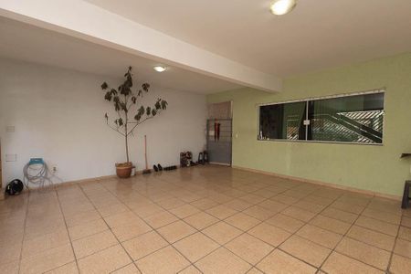 Casa à venda com 310m², 5 quartos e 3 vagas Casa à venda com 310m², 5 quartos e 3 vagasGaragem