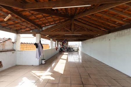 Casa à venda com 310m², 5 quartos e 3 vagas Casa à venda com 310m², 5 quartos e 3 vagasVaranda