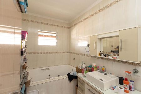 Casa à venda com 310m², 5 quartos e 3 vagas Casa à venda com 310m², 5 quartos e 3 vagasBanheiro da Suíte 1