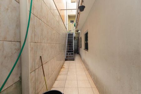Casa à venda com 310m², 5 quartos e 3 vagas Casa à venda com 310m², 5 quartos e 3 vagasCorredor
