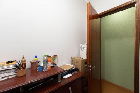 Casa à venda com 310m², 5 quartos e 3 vagas Casa à venda com 310m², 5 quartos e 3 vagasQuarto 2