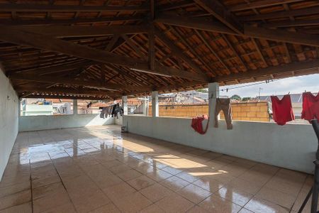 Casa à venda com 310m², 5 quartos e 3 vagas Casa à venda com 310m², 5 quartos e 3 vagasVaranda