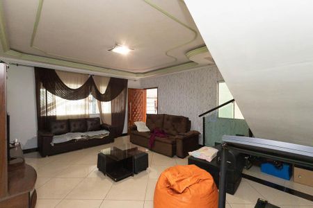 Casa à venda com 310m², 5 quartos e 3 vagas Casa à venda com 310m², 5 quartos e 3 vagasSala