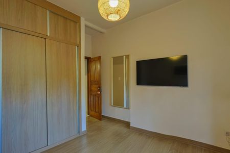 Casa à venda com 388m², 4 quartos e 2 vagas Casa à venda com 388m², 4 quartos e 2 vagasQuarto 2