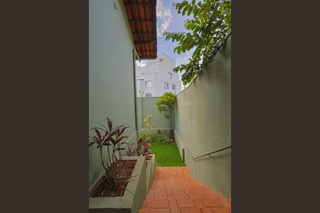 Casa à venda com 388m², 4 quartos e 2 vagas Casa à venda com 388m², 4 quartos e 2 vagasQuintal