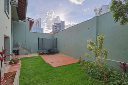 Casa à venda com 388m², 4 quartos e 2 vagas Casa à venda com 388m², 4 quartos e 2 vagasQuintal