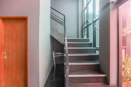 Apartamento para alugar com 30m², 2 quartos e sem vaga Apartamento para alugar com 30m², 2 quartos e sem vagaEscada do prédio