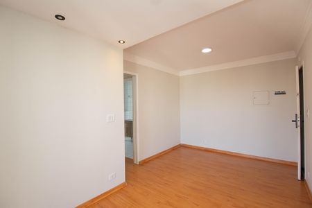 Sala de apartamento para alugar com 2 quartos, 56m² em Vila Guedes, São Paulo