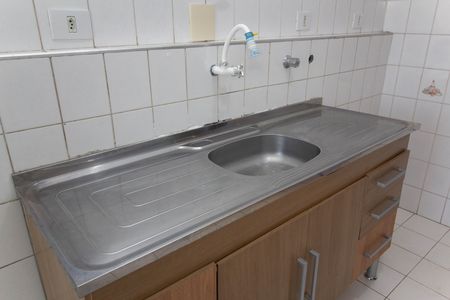 Cozinha de apartamento para alugar com 2 quartos, 56m² em Vila Guedes, São Paulo