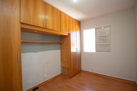 Quarto 1 de apartamento para alugar com 2 quartos, 56m² em Vila Guedes, São Paulo