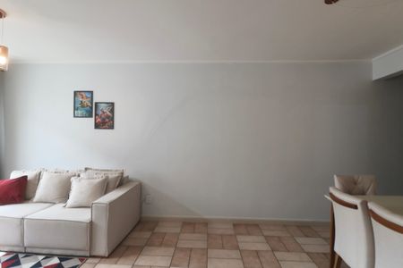 Sala de apartamento para alugar com 2 quartos, 70m² em Jardim Las Palmas, Guarujá