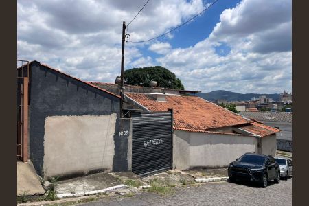Casa à venda com 250m², 3 quartos e 5 vagas Casa à venda com 250m², 3 quartos e 5 vagasFachada