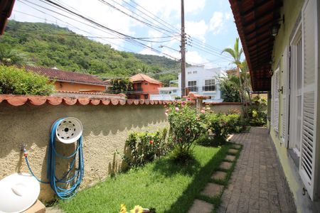 Casa de condomínio à venda com 194m², 4 quartos e 1 vagaJardim