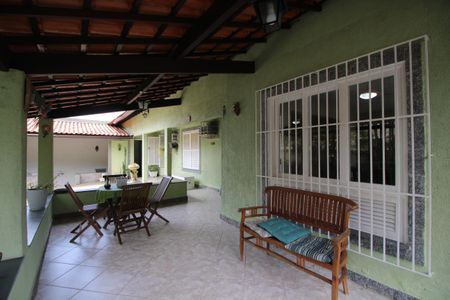 Casa de condomínio à venda com 194m², 4 quartos e 1 vagaVaranda