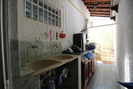 Casa de condomínio à venda com 194m², 4 quartos e 1 vagaÁrea de Serviço