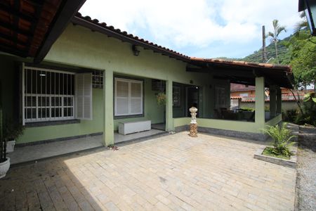 Casa de condomínio à venda com 194m², 4 quartos e 1 vagaQuintal