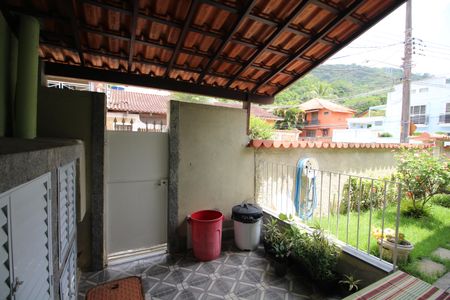 Casa de condomínio à venda com 194m², 4 quartos e 1 vagaEntrada de Serviço