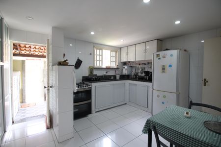 Casa de condomínio à venda com 194m², 4 quartos e 1 vagaCozinha