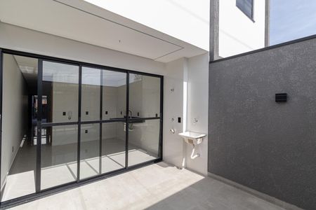 Casa à venda com 170m², 3 quartos e 2 vagasÁrea de Serviço