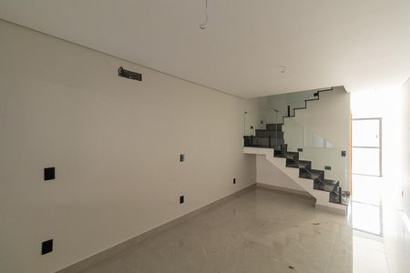 Casa à venda com 170m², 3 quartos e 2 vagasSala