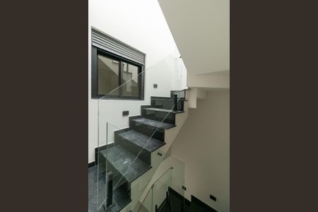 Casa à venda com 170m², 3 quartos e 2 vagasEscada