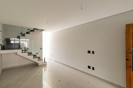 Casa à venda com 170m², 3 quartos e 2 vagasSala