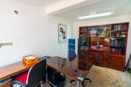 Casa à venda com 250m², 3 quartos e 2 vagas Casa à venda com 250m², 3 quartos e 2 vagasEscritório