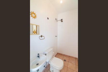 Casa à venda com 250m², 3 quartos e 2 vagas Casa à venda com 250m², 3 quartos e 2 vagasBanheiro da Churrasqueira