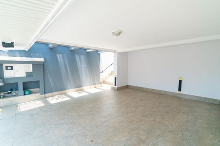 Casa à venda com 250m², 3 quartos e 2 vagas Casa à venda com 250m², 3 quartos e 2 vagasGaragem