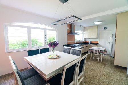 Casa à venda com 250m², 3 quartos e 2 vagas Casa à venda com 250m², 3 quartos e 2 vagasCozinha