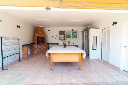 Casa à venda com 250m², 3 quartos e 2 vagas Casa à venda com 250m², 3 quartos e 2 vagasChurrasqueira