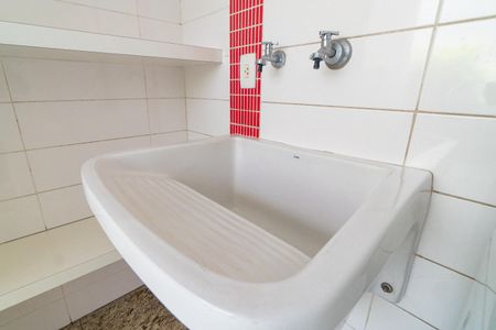 Casa à venda com 250m², 3 quartos e 2 vagas Casa à venda com 250m², 3 quartos e 2 vagasÁrea de Serviço Detalhe