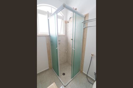 Casa à venda com 250m², 3 quartos e 2 vagas Casa à venda com 250m², 3 quartos e 2 vagasBanheiro da Suíte 2 Detalhe