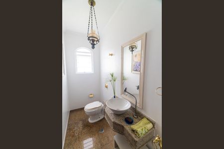 Casa à venda com 250m², 3 quartos e 2 vagas Casa à venda com 250m², 3 quartos e 2 vagasLavabo