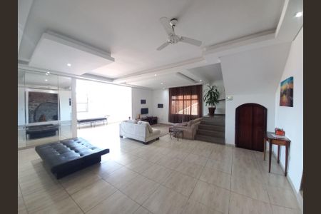 Casa para alugar com 700m², 6 quartos e 7 vagasSala