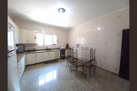 Casa para alugar com 700m², 6 quartos e 7 vagasCozinha