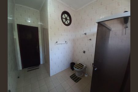 Casa para alugar com 700m², 6 quartos e 7 vagasBanheiro 1