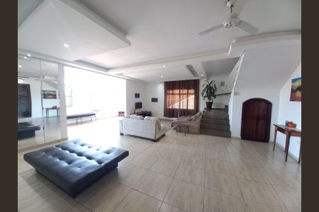 Casa para alugar com 700m², 6 quartos e 7 vagasSala