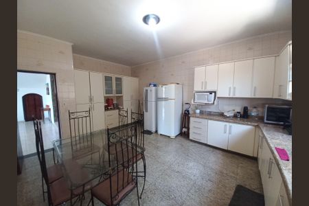 Casa para alugar com 700m², 6 quartos e 7 vagasCozinha