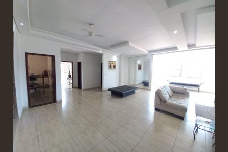 Casa para alugar com 700m², 6 quartos e 7 vagasSala